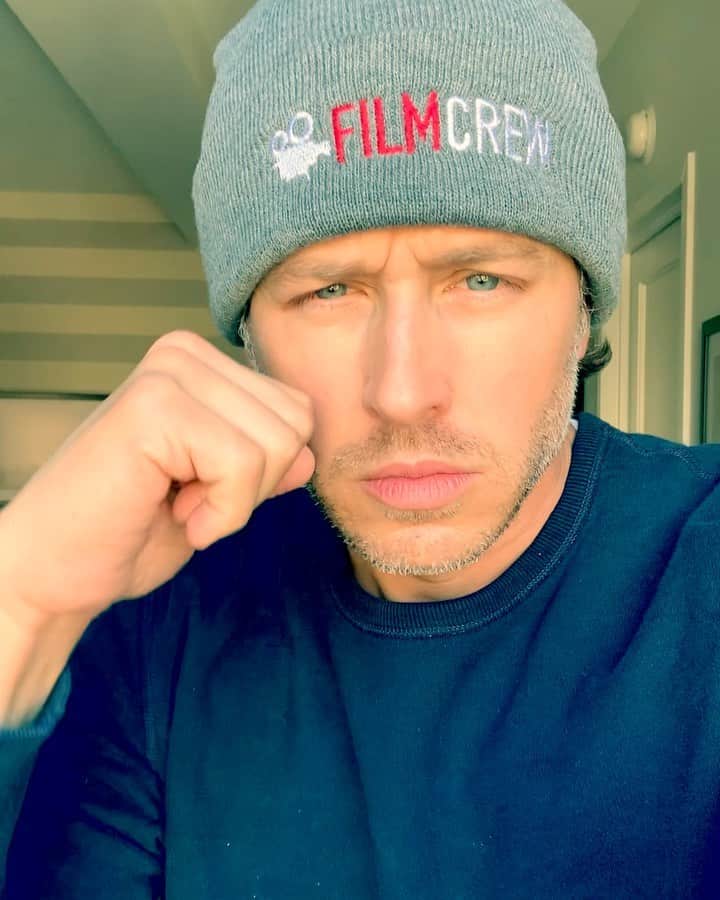 ジョシュア・ダラスのインスタグラム：「We’re #filmcrew STRONG on @nbcmanifest! Coming soon to @nbc. #manifest #filmcommunity #crew ✈️ 🎥 💪🏻 🦚」