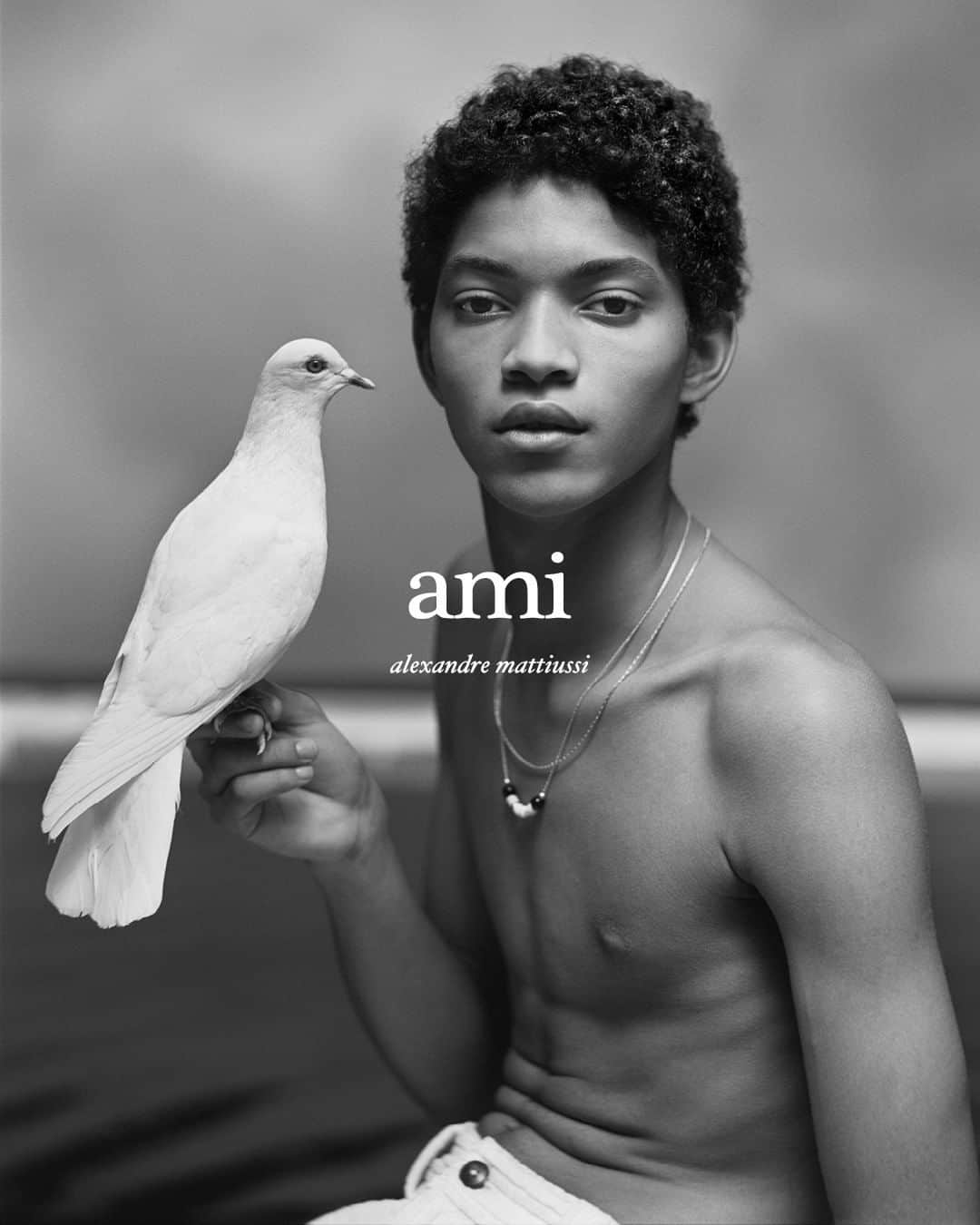 アミ アレクサンドル マテュッシさんのインスタグラム写真 - (アミ アレクサンドル マテュッシInstagram)「Unveiling the first image of the new Ami Men Spring Summer 21 campaign.  Model: @jeranimovanrussel @successmodels  Photographed by: @michaelbaileygates  Styling: @pauavia  Beauty: @christian_eberhard @adrienpinault  Art direction: @julien_gallico__studio  Set-Design: @cesar_sebastien  Production: @amelierouyer  Ami: @alexandremattiussi9 @jonathan_ferrari  @carolinetillieux   #AmiParis #AmiSS21」1月28日 0時09分 - amiparis