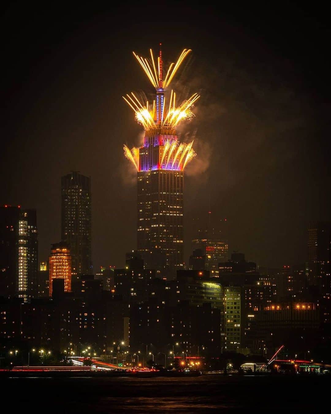 Empire State Buildingのインスタグラム：「Announcing the winners of our Reels contest!   Best Reel of ESB went to @marmax_nyc for their awesome compilation of #EmpireStateBuilding sightings across the city 🤩   Best Reel from ESB went to @tribecaphotographer for their depiction of what it’s like to visit our incredible Observatories 😍   Tap their handles to check out the reels—congratulations to both winners!   What kind of contest should we do next? Comment below!   📷: @kingy27nyc #EmpireStateBuilding」