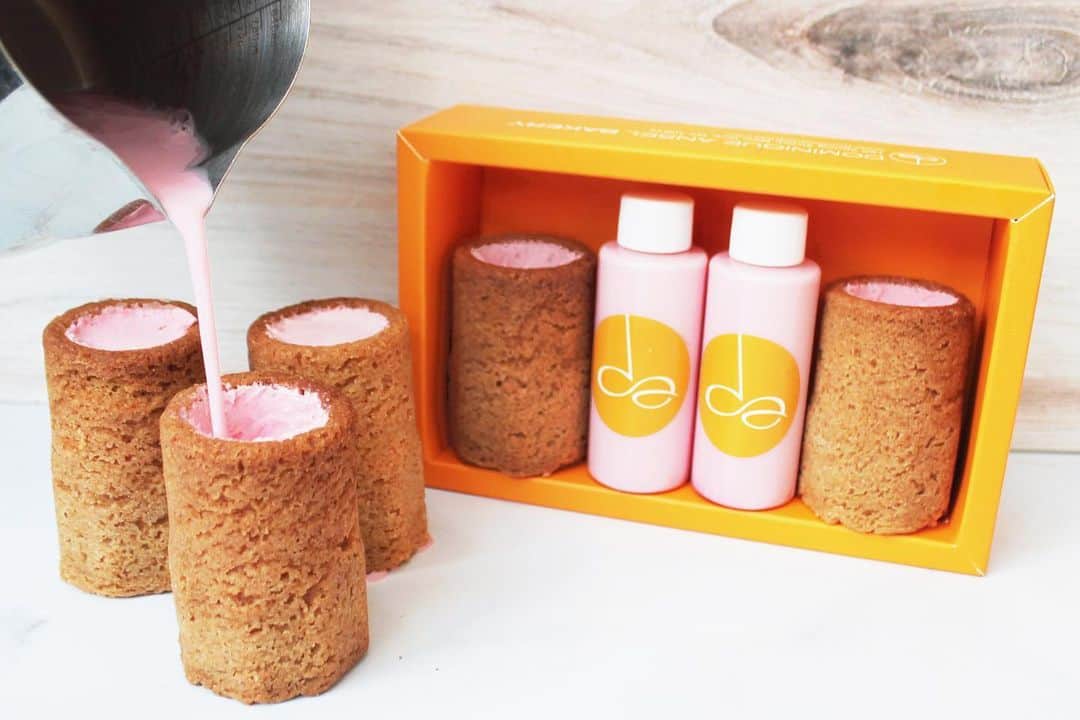 DOMINIQUE ANSEL BAKERYさんのインスタグラム写真 - (DOMINIQUE ANSEL BAKERYInstagram)「Getting ready for Valentine’s Day with our new Snickerdoodle Cookie Shots with homemade Strawberry Milk, and a heart box full of our Cannelé de Bordeaux. Available Feb 5-14 here in Soho (preorder at DominiqueAnselNY.com/shop for pick-ups in Soho). We’re also now shipping these treats (sans milk) and more to the lower 48 states via our new shipping site, DominiqueAnselOnline.com, so you can get them delivered to your doorstep too. Links in bio ⬆️」1月28日 5時47分 - dominiqueansel