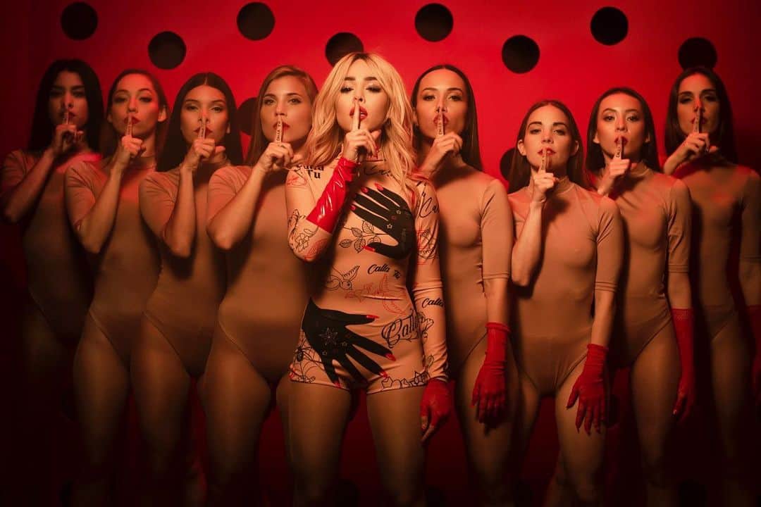 Danna Paolaのインスタグラム：「GIRLS RUN THE WORLD - #CALLATU 🥀♥️🔥」