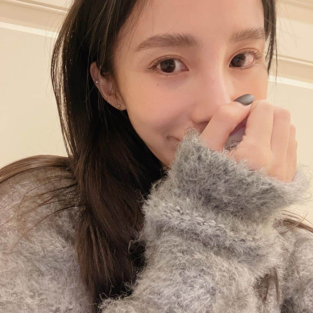 チャン・チュンニンのインスタグラム：「換手機後變得很懶得自拍 都在拍貓😂」