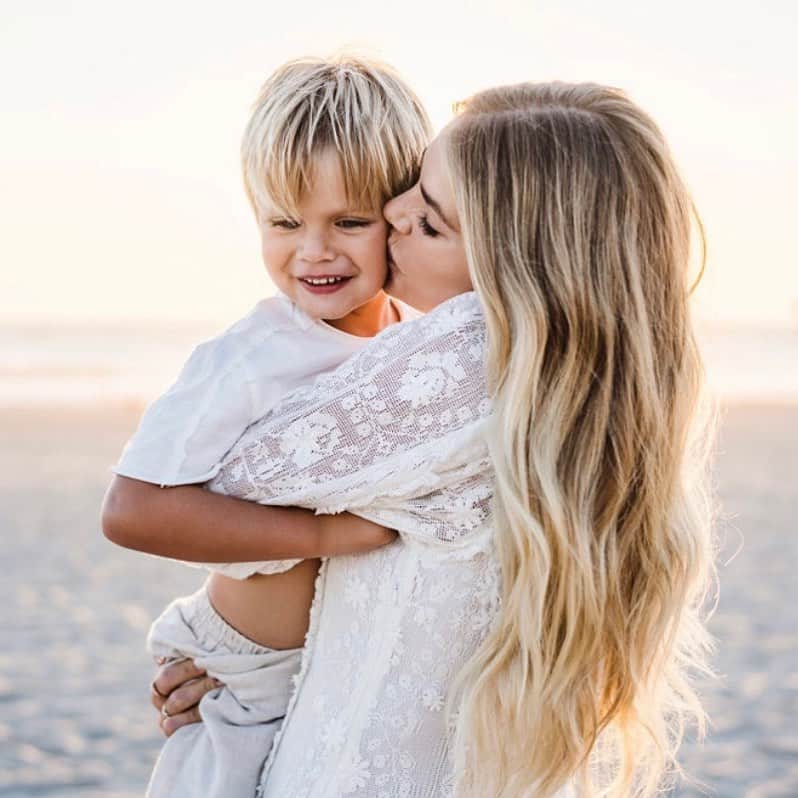 トリ・プラバーのインスタグラム：「Mamas boy🤍」