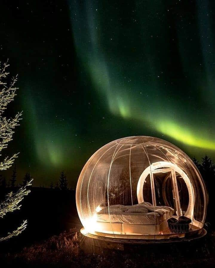 Discover Earthさんのインスタグラム写真 - (Discover EarthInstagram)「Called  the “five million star hotel” because of the stellar views of the night sky, Buubble Iceland is a magical place that shouldn’t be missed on your trip to Iceland.  Located in the forest on a farm, Buubble has five of the clear inflatables for guests to stay in. Three look like inflatable igloos and the other two are spheres set up on legs. The igloos are entirely clear, where the two spheres are clear from halfway up.  #discovericeland🇮🇸 with @bubbleiceland  . . . . .  #iceland  #everydayiceland  #igersiceland  #inspiredbyiceland  #icelandair  #wheniniceland  #reykjavik  #mystopover  #ig_iceland  #icelandtravel  #visiticeland  #icelandic  #whyiceland  #exploreiceland  #discovericeland  #aroundiceland  #unlimitediceland  #ísland  #icelandsecret  #loves_iceland  #wowair  #icelandexplored  #alliceland  #islandia  #bestoficeland  #absoluteiceland  #northernlights  #icelandtrip  #waterfall」1月28日 1時00分 - discoverearth