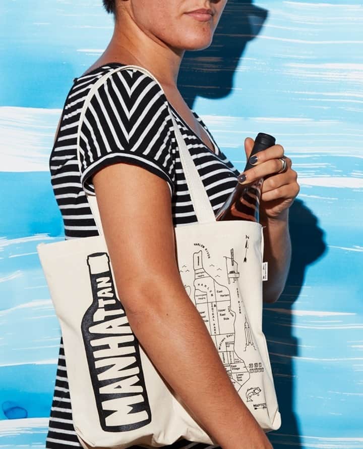 マップトートのインスタグラム：「Double the wine, double the fun, double the savings! Double Wine Totes are now on sale! But hurry clearance sales ends tomorrow!⁠ .⁠ .⁠ Prices as marked. No code needed. Sale ends 01/28/21.」