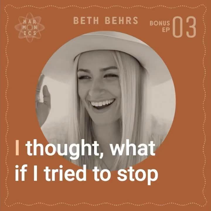 ベス・ベアーズのインスタグラム：「Anyone else have trouble sleeping? Try doing NOTHING about it.... new mini episode up for y'all about my battle with insomnia... @harmonicspodcast ! Once you listen, leave a comment and let me know whatcha think! 💛💛  @harmonicspodcast  @thebluegrasssituation  @amyrjacobs  @chrisjacobsisawesome」