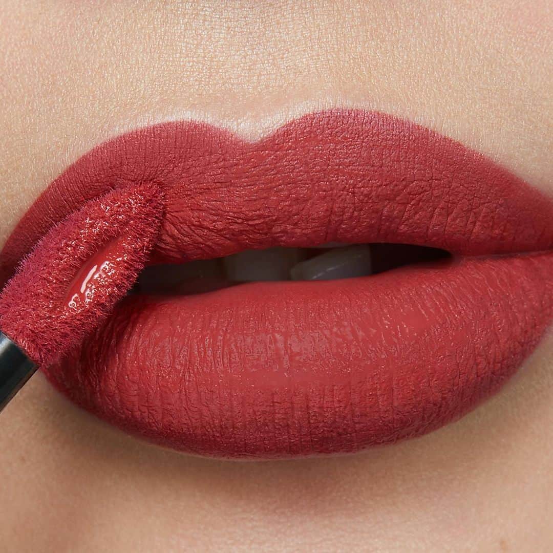 Maybelline New Yorkさんのインスタグラム写真 - (Maybelline New YorkInstagram)「Shade ‘hustler’ from our #superstaymatteink Spiced Edition!🌶 Tag a friend below that rocks a red lip the most out of your friend group!💋」1月28日 1時13分 - maybelline