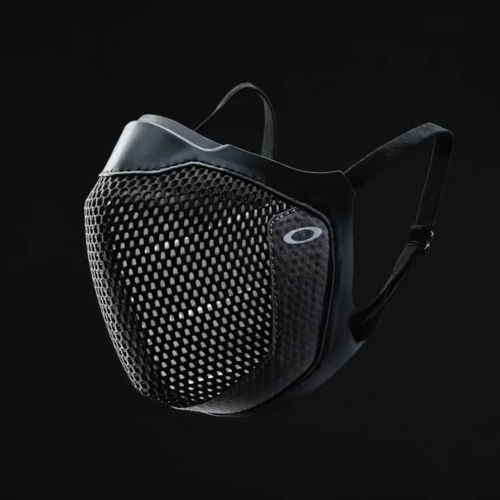 OAKLEYのインスタグラム：「Live smart. Stay strong. MSK3 is a reusable mask engineered for comfort, filtration and eyewear integration, helping you to keep moving. #ForTheLoveOfSport」