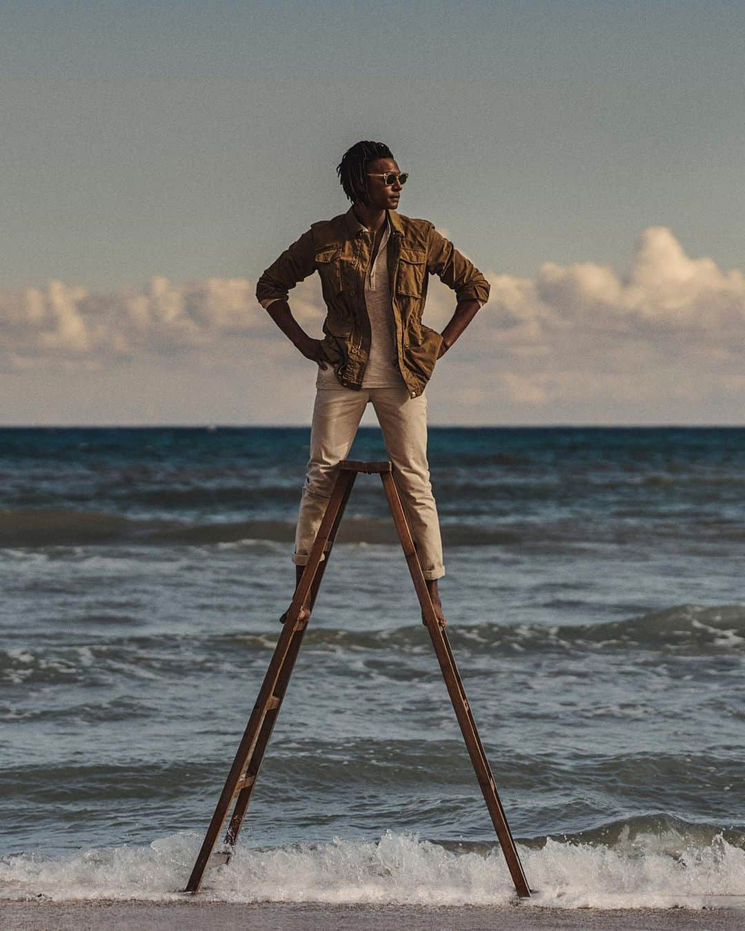 オールバーブラウンさんのインスタグラム写真 - (オールバーブラウンInstagram)「Be bold, just like our Atlantic Coast edit (link in bio). Rocky clifftops, crashing waves & vast open beaches are all characteristics of this dramatic body of water. Are you lucky enough to be near scenic views of #Atlantic? Share your snaps using #OBsAroundTheWorld & #OrlebarBrown #AtlanticCoast」1月28日 1時26分 - orlebarbrown