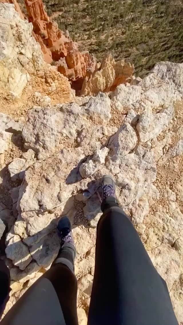 オボズのインスタグラム：「The reward at the top is always worth it 🥾   🎥 @magdalena_she  🎶 Nina Simone • Feeling Good  . . . . #obozfootwear #repost #reel #hikingreel #brycecanyon #nationalpark #hiking #truetothetrail #adventure #trail」