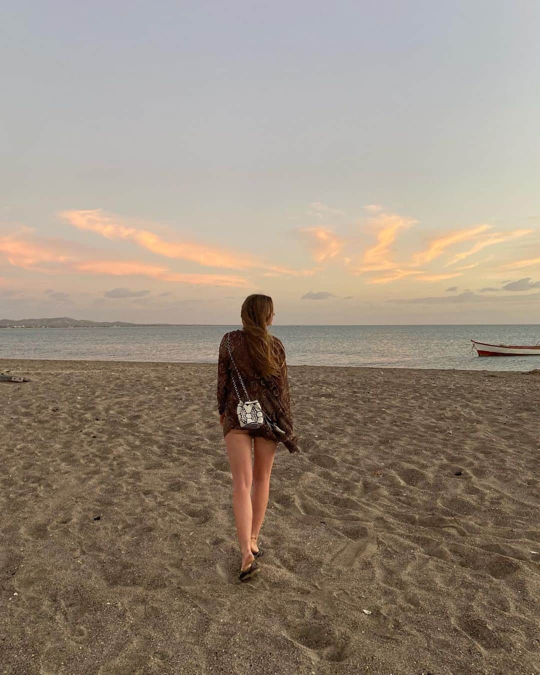 Annabel Smitさんのインスタグラム写真 - (Annabel SmitInstagram)「I miss waking up to this beautiful view every morning and seeing the sunset every night 🤍 backkkk to school 🥺」1月28日 1時37分 - annabelsmitt