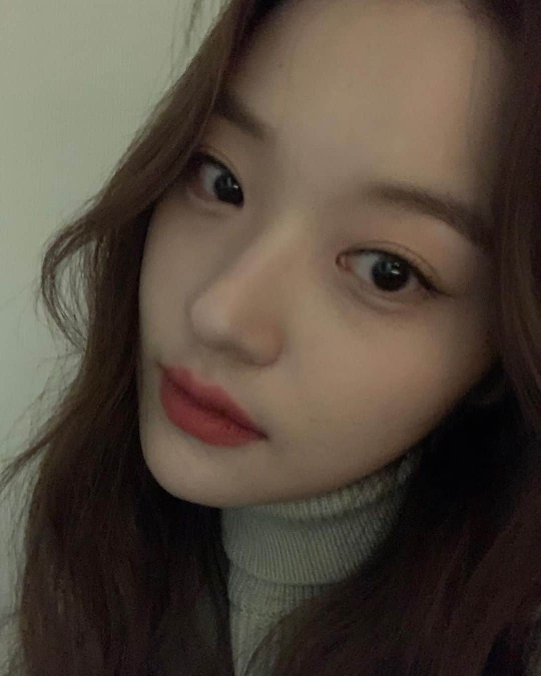 シン・ドヒョンのインスタグラム：「나지나 메이크업」