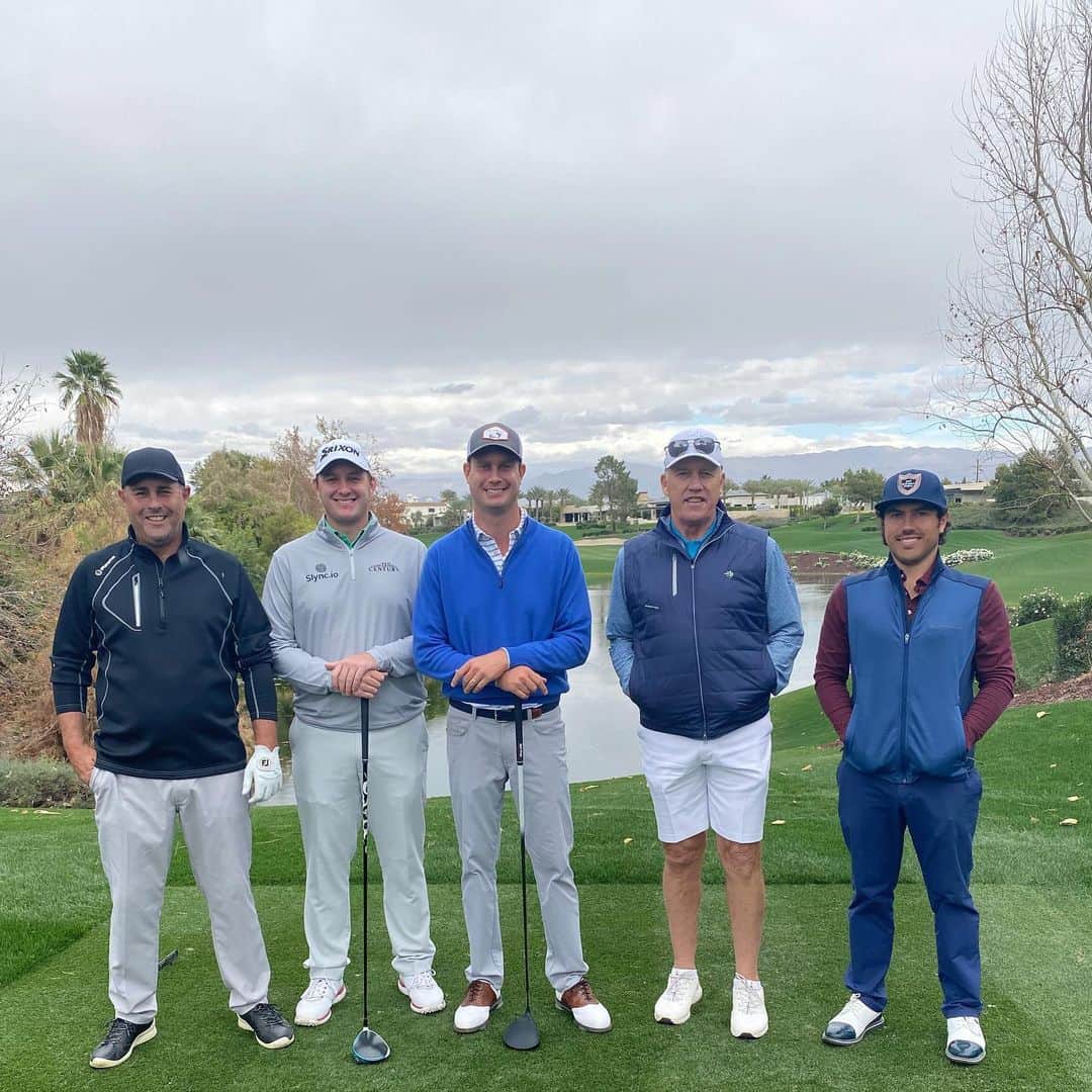 ハリス・イングリッシュのインスタグラム：「After a week off, I’m excited to play at one of my favorite stops all year @farmersinsopen. Love being able to have @jparsonsgolf out west with me for a few weeks.」