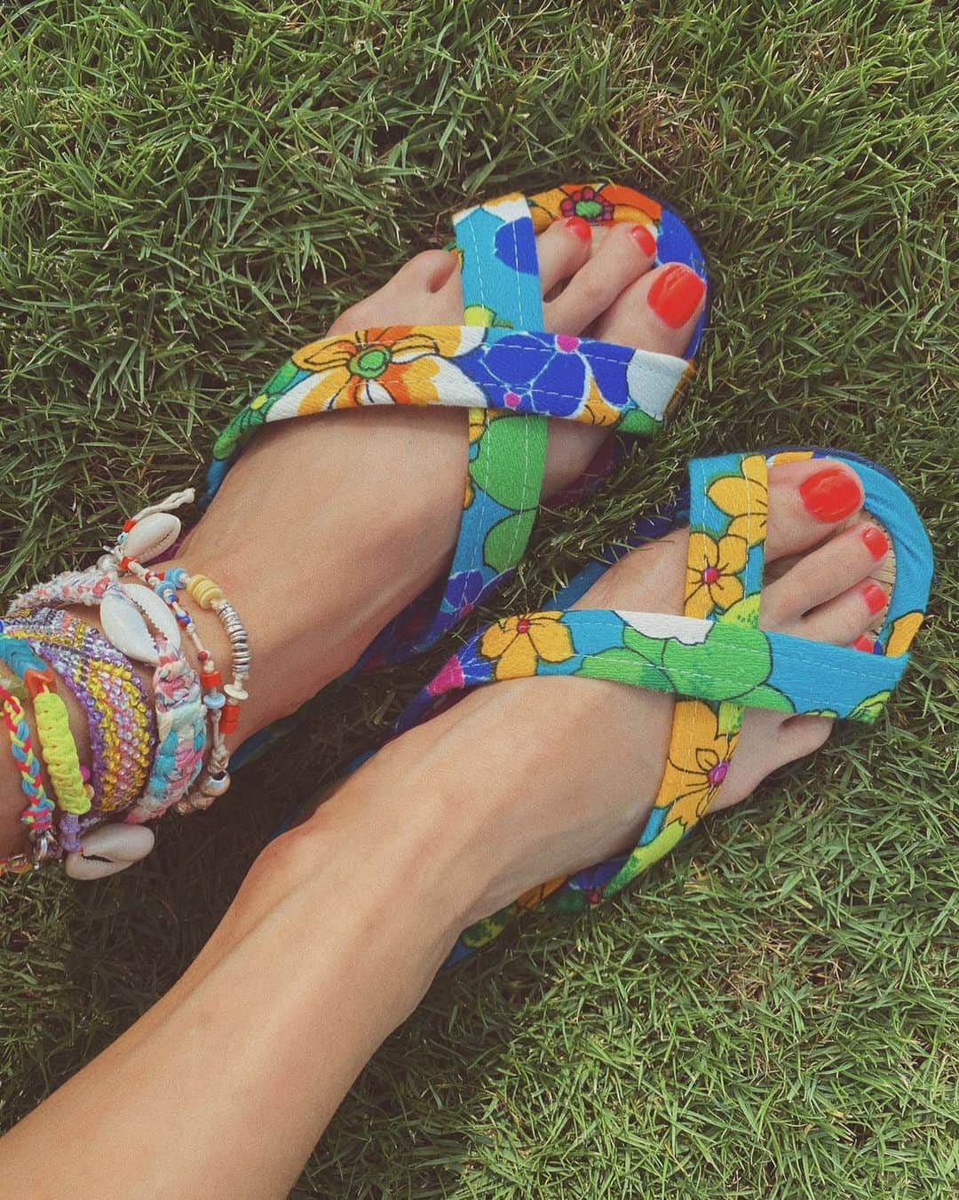 ダニジョーのインスタグラム：「LIFE IN TECHNICOLOR 🌈💞✨」