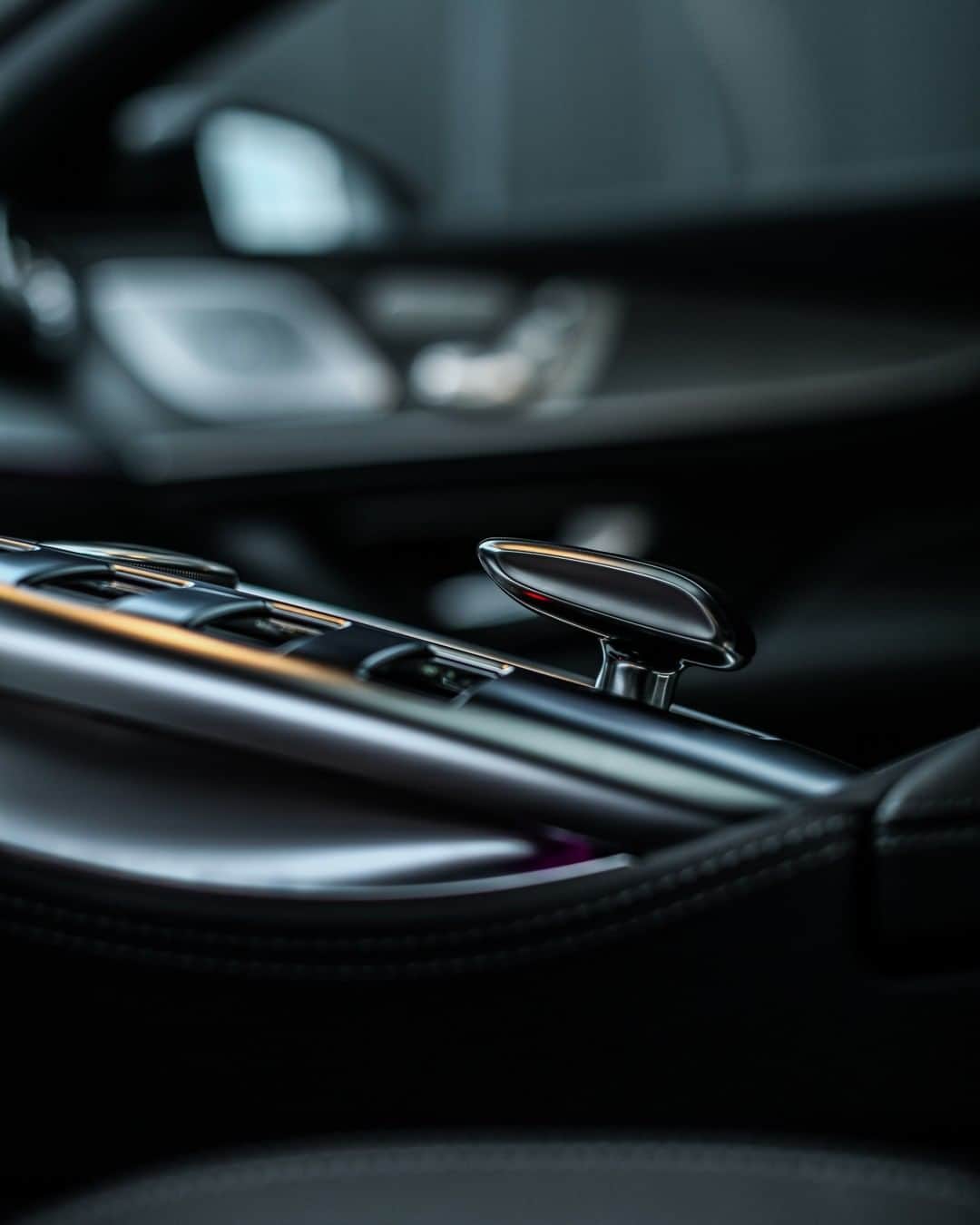 Mercedes AMGさんのインスタグラム写真 - (Mercedes AMGInstagram)「[Kraftstoffverbrauch kombiniert: 9,1–8,8 l/100 km  CO₂-Emissionen kombiniert: 209–202 g/km  amg4.me/efficiency-statement  Mercedes-AMG GT 43 4MATIC+]  Emotions are heightened at the look of this sporty cockpit.   📷 @powerswitchphotography   #DrivingPerformance #MercedesAMG #AMGspirit #GT43」1月28日 2時00分 - mercedesamg