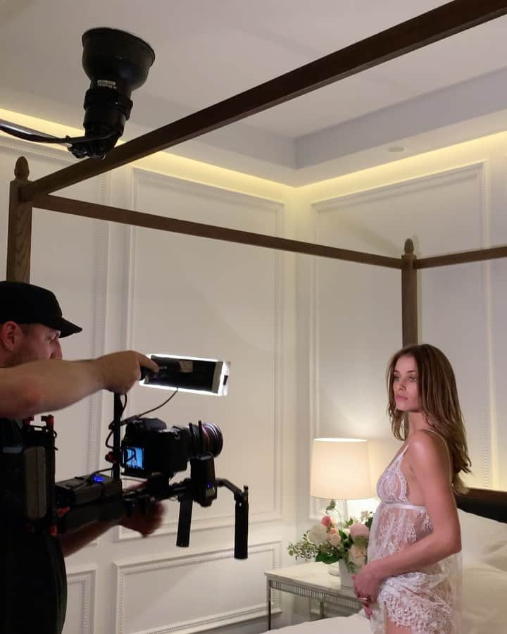 Monique Lhuillierのインスタグラム：「On set of my lingerie shoot last December. Amazing day! 🤍🤍🤍 #MLxHP #MoniqueLhuillier #MoniqueLhuillierxHankyPanky #MLBride #BTS」