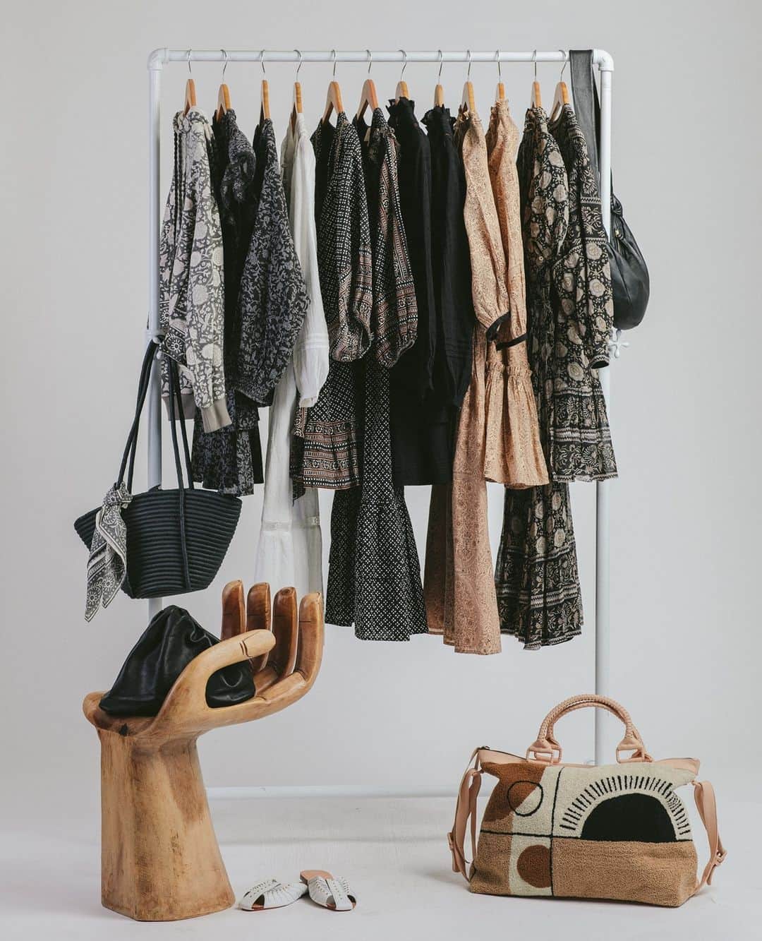 クレオベラのインスタグラム：「Spring 2021 Collection is Here. Full of neutral handblock print tones, silky smooth fabrics, and effortless styles to carry you into this new season ahead. Shop this Capsule Collection via the link in our bio + please do let us know if you have any questions...enjoy.」