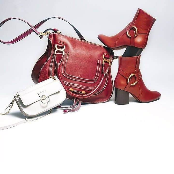 GILTのインスタグラム：「Heading out? Not without these, you aren’t. Tap to shop #Chloé.」