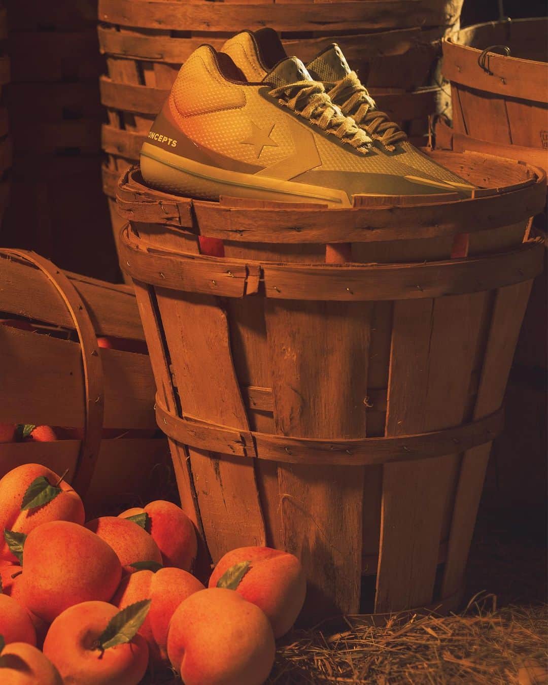 converseさんのインスタグラム写真 - (converseInstagram)「The Converse x @cncpts Southern Flame collection features bold peach-inspired textures on the Chuck 70 and All Star BB Evo that pay tribute to basketball’s creation and its OG hoop: a peach basket on a 10-foot pole.   Available tomorrow at 10AM EST on Converse.com.」1月28日 2時05分 - converse