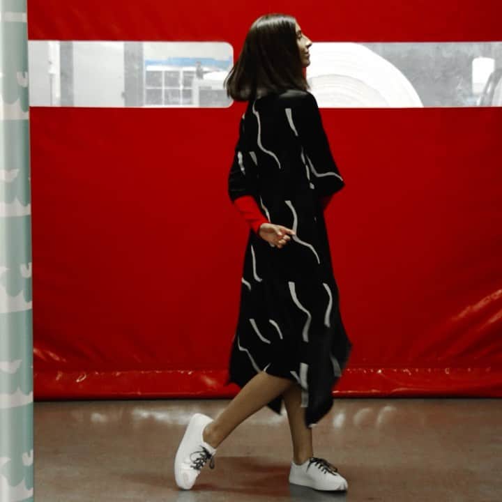 マリメッコのインスタグラム：「Throughout our 70th anniversary year, our spotlight will be on the very core of Marimekko – the art of printmaking. The first collection for 2021 highlights Marimekko's artistic heritage and future-oriented attitude, as an array of modern prints pay tribute to our most iconic prints of all time. ⠀⠀⠀⠀⠀⠀⠀⠀⠀ Explore the new collection at marimekko.com – link in bio. #marimekko」