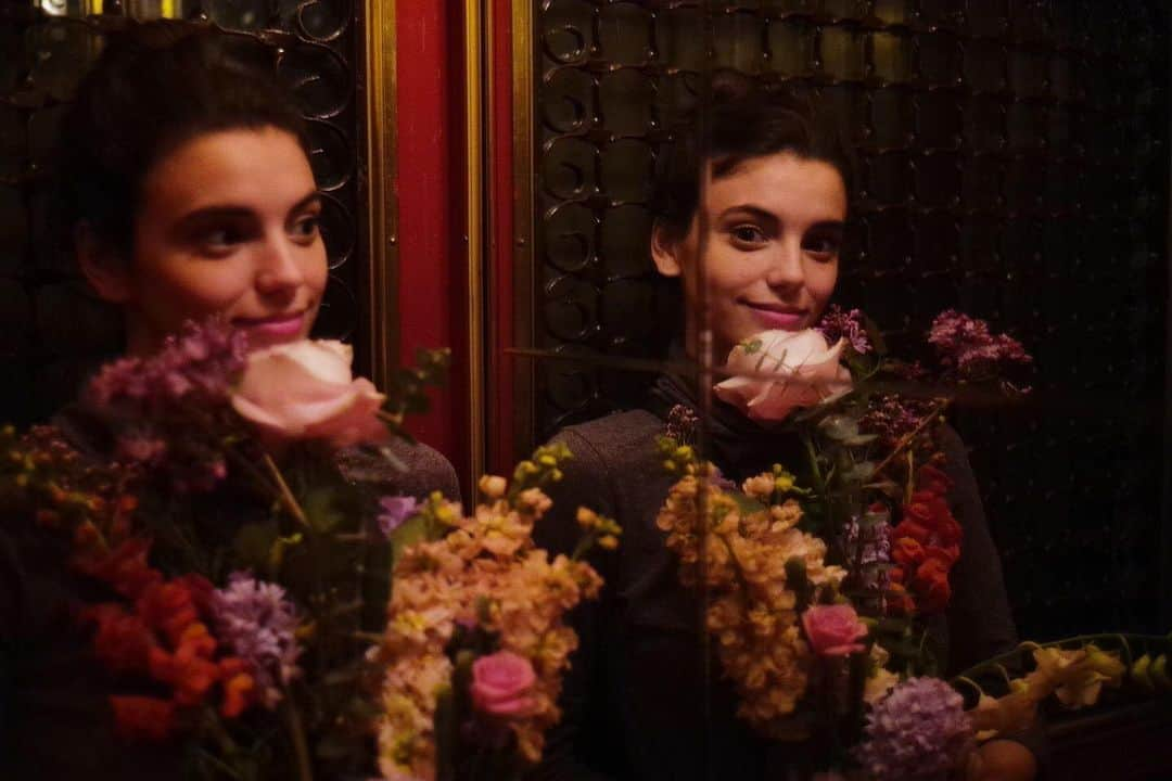 Francesca Realeさんのインスタグラム写真 - (Francesca RealeInstagram)「I’ve always loved this picture taken by @vincentpeone 💐」1月28日 2時21分 - francescareale