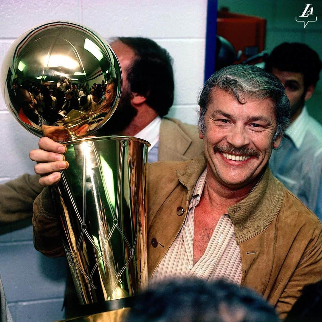 Los Angeles Lakersさんのインスタグラム写真 - (Los Angeles LakersInstagram)「A visionary that always made the impossible, possible: Happy birthday to the great Dr. Jerry Buss ⭐️」1月28日 2時30分 - lakers