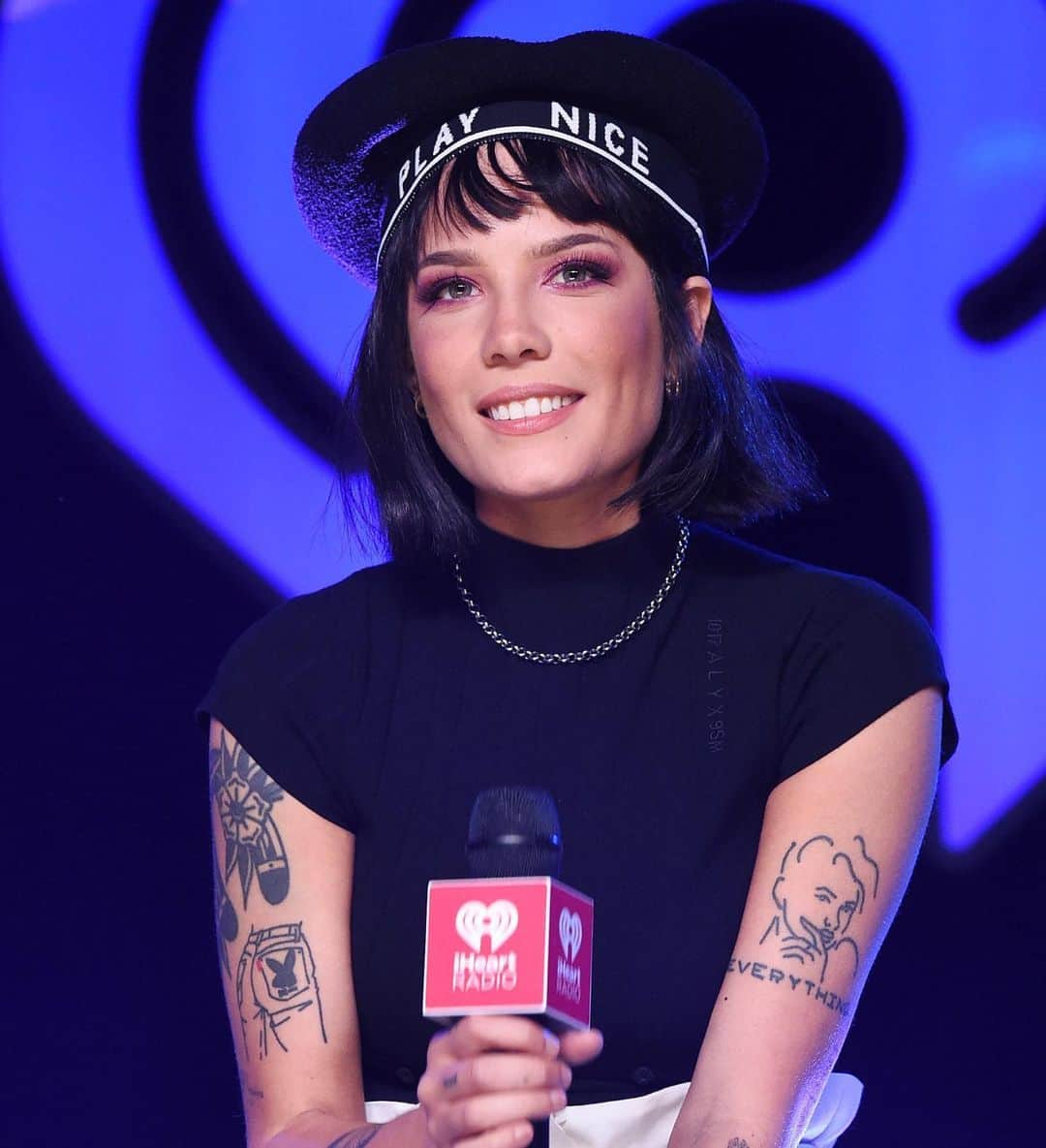 Just Jaredさんのインスタグラム写真 - (Just JaredInstagram)「Surprise! Halsey is pregnant!! Tap this pic in the LINK IN BIO for more! #Halsey Photo: Getty」1月28日 2時26分 - justjared