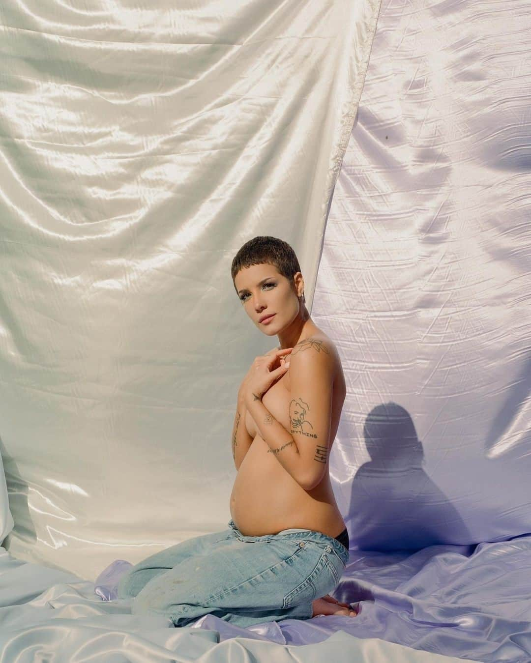 Nylon Magazineさんのインスタグラム写真 - (Nylon MagazineInstagram)「My jaw just dropped. #Halsey just announced she's pregnant 👶💜 ⁠Link in bio for more details.  [RG: @iamhalsey, @samdameshek]」1月28日 2時26分 - nylonmag