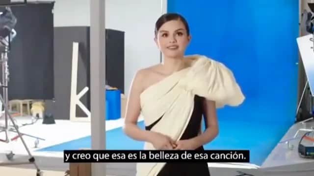 Always With Selenaのインスタグラム：「Selena hablando sobre De Una Vez!」
