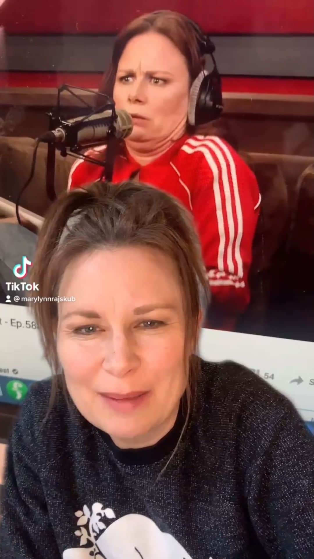 メアリー・リン・ライスカブのインスタグラム：「Had the best time on #ymhpodcast ! #christinapazsitzky and #tomsegura are the best 💕#standup #laugh #totallyparty #covid #dating #tequila #celeb #hopeforthefuture #live #laugh #love #pantysniffing」