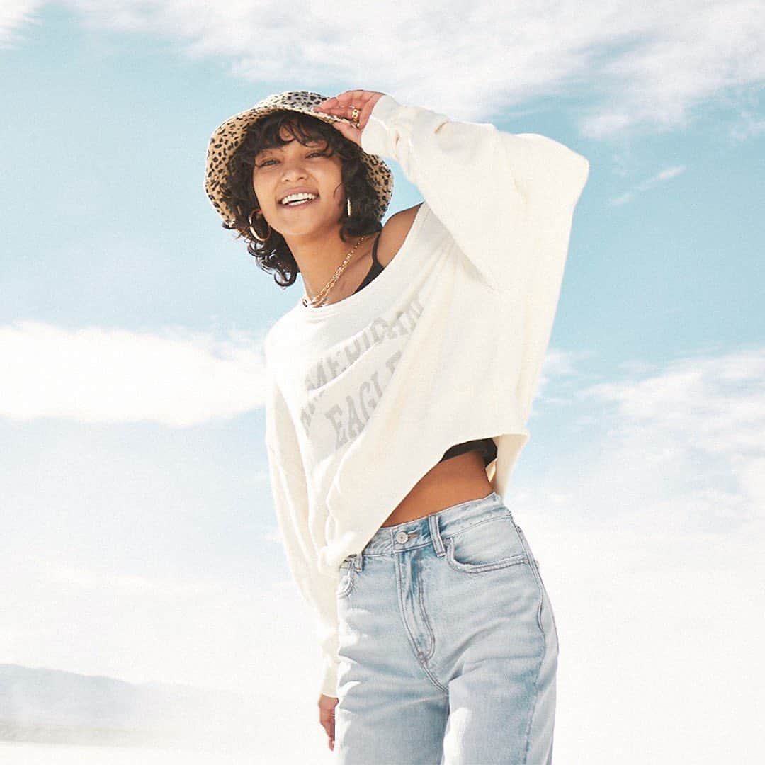 American Eagleのインスタグラム：「*How we feel when we put our Relaxed Mom Jeans on*」