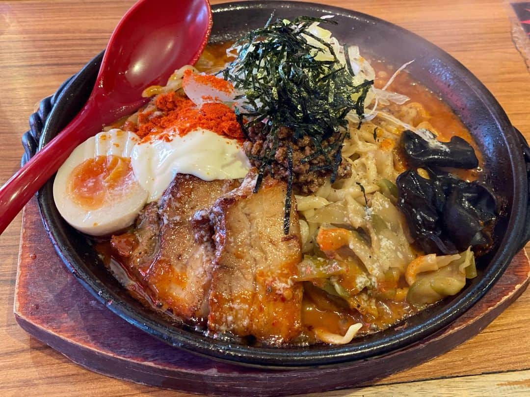 のインスタグラム：「辛つけ麺だけではなくこっちも美味しい！ 旨辛肉まぜそば！ おすすめ👍  #多移夢 #足立区 #西新井 #西新井大師 #大師前 #ラーメン #らーめん #拉麺 #🍜 #つけ麺 #辛つけ麺 #旨辛肉まぜそば #辛いもの好き」