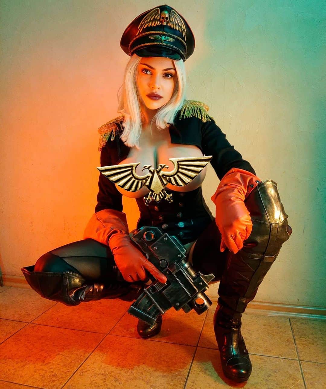 のインスタグラム：「I'm here to maintain the morale 🦾💪」