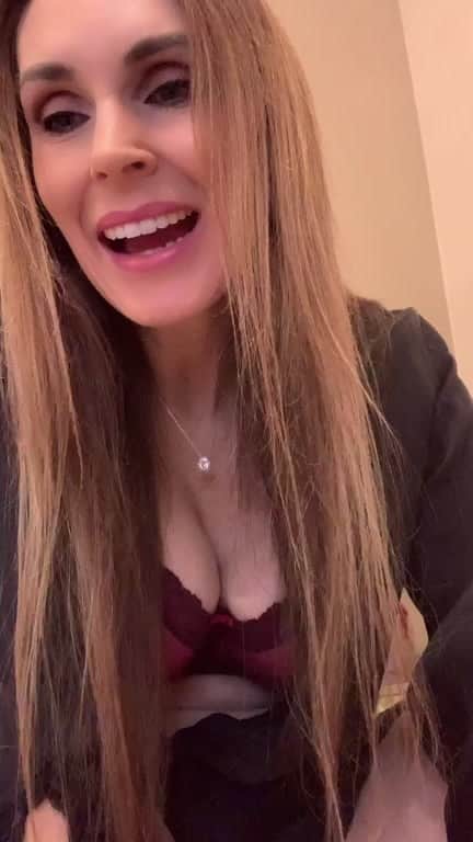 ターニャ・テイトのインスタグラム：「Join me for my Wednesday morning chat 🥰」