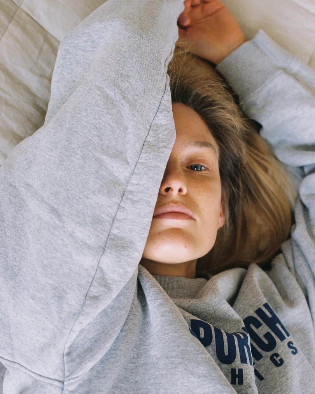 バー・ラファエリのインスタグラム：「I want some alone time. In a hotel. With room service. Far away.」
