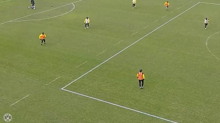 ジェイドン・サンチョのインスタグラム：「It’s been a hard couple days for the boy @julianbrandt 🤦🏽‍♂️🤣」