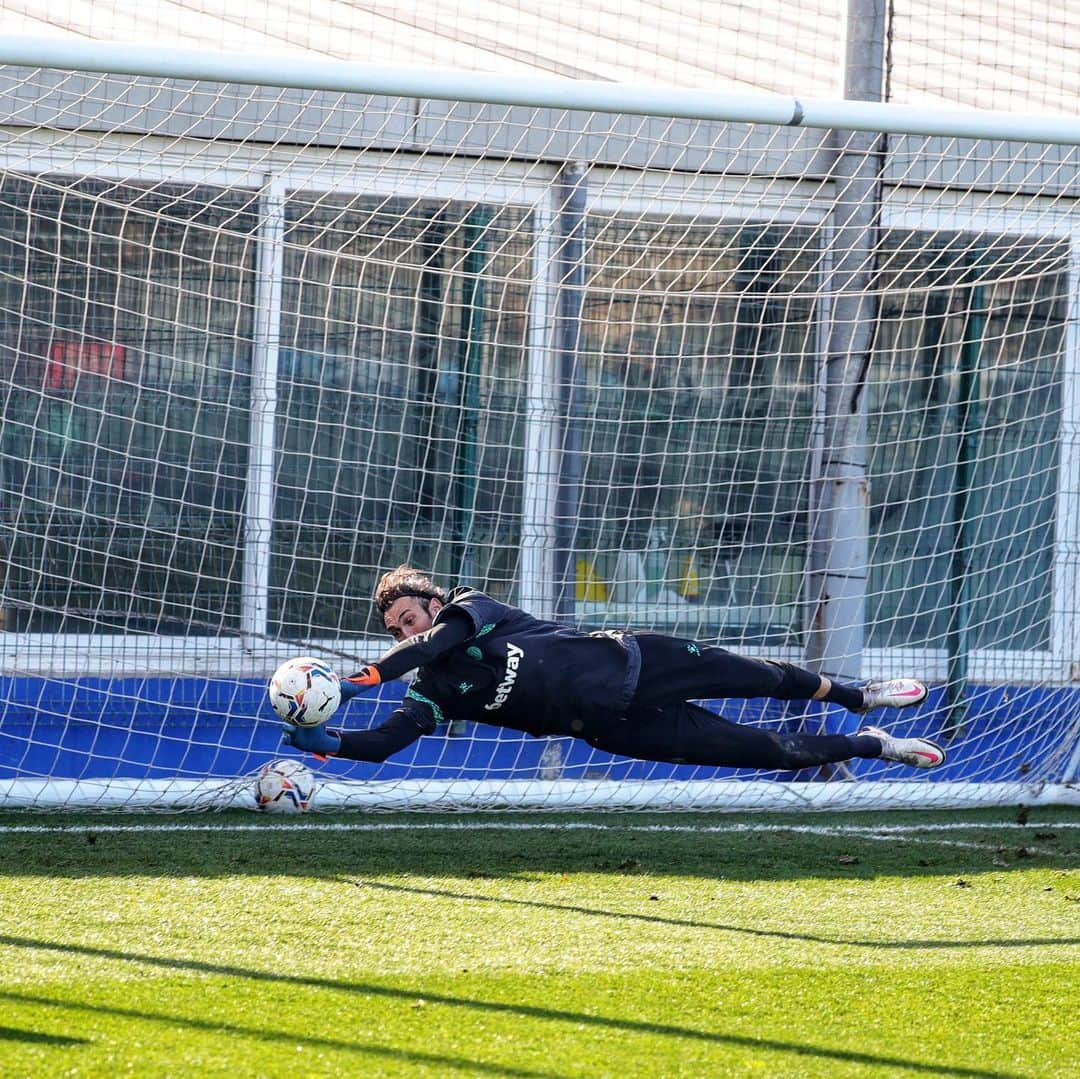 RCDエスパニョールさんのインスタグラム写真 - (RCDエスパニョールInstagram)「¡Máximo esfuerzo! 👊💥 #RCDE #EspanyolRayo」1月28日 3時44分 - rcdespanyol