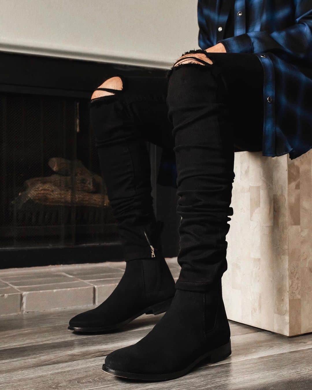 Men Withのインスタグラム：「#ad The Classic Black Chelsea Boots @orolosangeles The Noir Everyday Denim @orolosangeles www.orolosangeles.com」