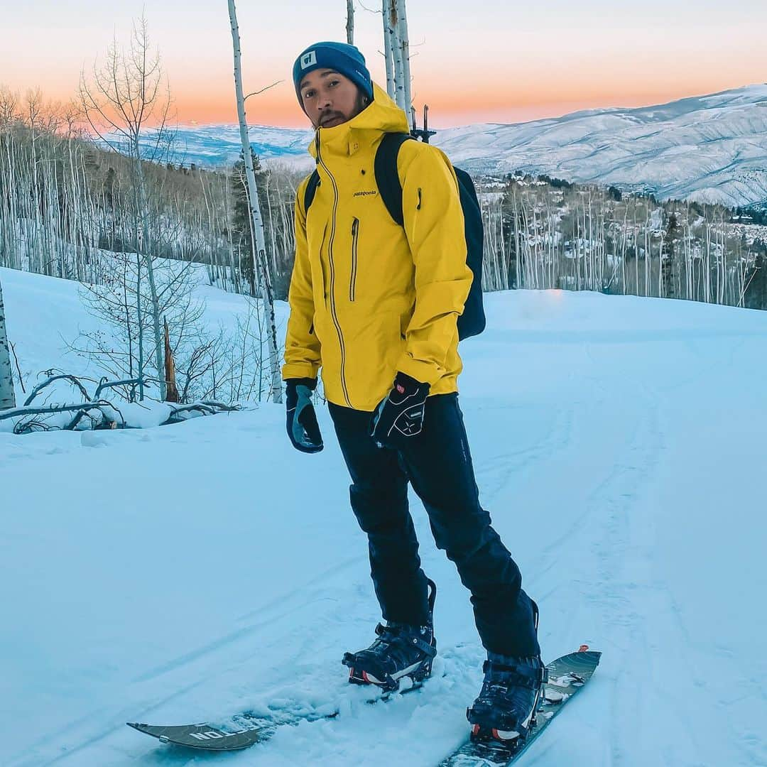 ルイス・ハミルトンさんのインスタグラム写真 - (ルイス・ハミルトンInstagram)「Every morning I hike to the top of this mountain and I take some time to set my goals and intentions for the day. I’ve been training every day and at these altitudes, I find it’s the perfect place to push my mind and body to new heights to prep myself for the year and season ahead. Today, I’m sending you all positivity and light. I know these uncertain times can be dark but I want to ask that you don’t lose sight of your goals. Let’s keep each other motivated and focused. I believe in you. #TeamLH」1月28日 3時56分 - lewishamilton