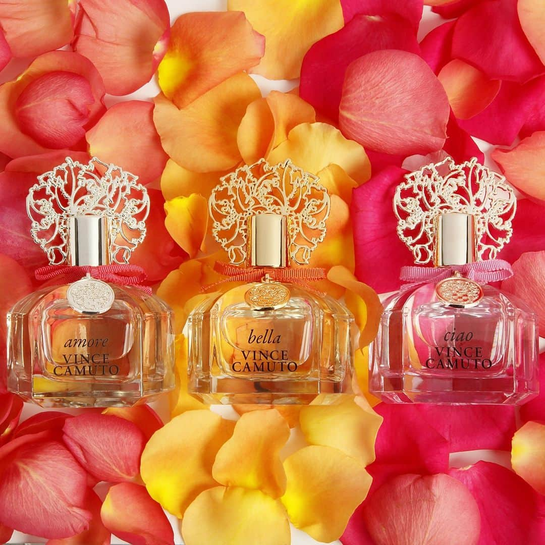 ヴィンスカムートさんのインスタグラム写真 - (ヴィンスカムートInstagram)「Rediscover the magic and sparkle of our signature women’s fragrance collection, available at @macys. Which is your favorite? #amore #bella #ciao #scentsofstyle」1月28日 4時01分 - vincecamuto