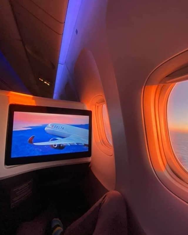 デルタ航空のインスタグラム：「Where's your favorite place to catch a sunrise?  Photo: @jez.dfw」