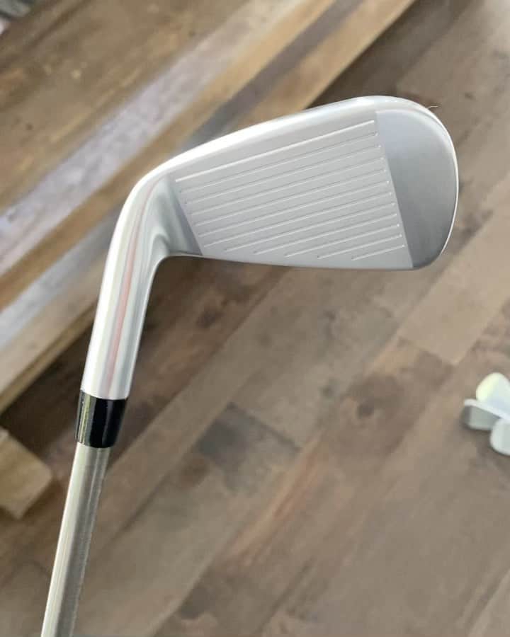 ジェニファー・ソングのインスタグラム：「Sexy 😎 #pxg #0211st #golf #clubs」