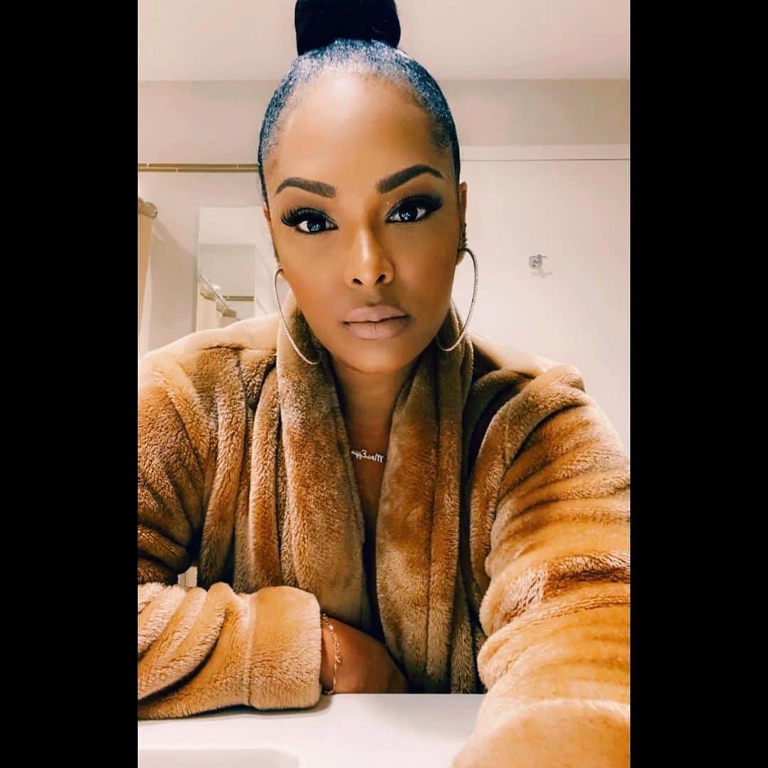 キーシャ・エップスのインスタグラム：「Create your own sunshine✨ You can always edit your lighting」