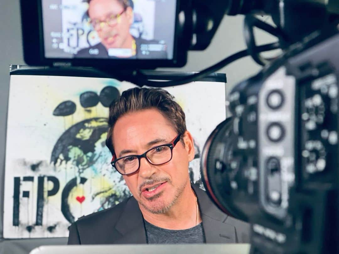 ロバート・ダウニー・Jrさんのインスタグラム写真 - (ロバート・ダウニー・JrInstagram)「Just did a slew of interviews for the @worldeconomicforum (Davos) about the launch of Footprint Coalition Ventures.   This is something very important to my team and you. To learn more, check out the earth-saving work we’re doing at @officialfootprintcoalition . 📸: @mo_freek」1月28日 4時05分 - robertdowneyjr