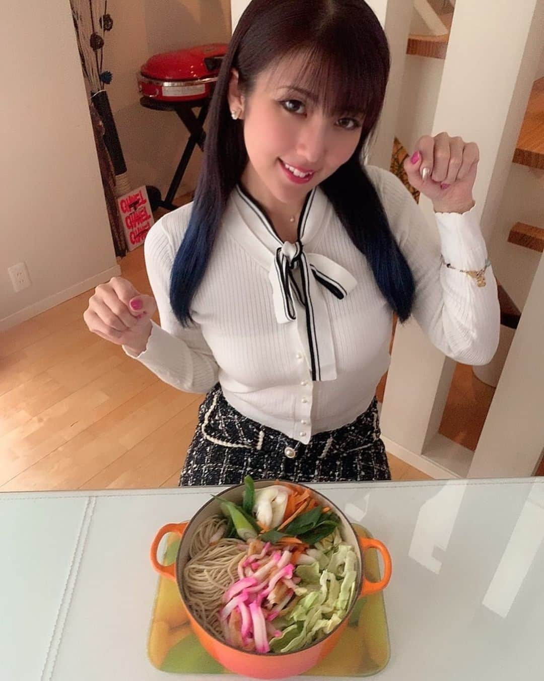 神谷麻美さんのインスタグラム写真 - (神谷麻美Instagram)「#みなまた  の#ちゃんぽん 鍋だよ💖🍲✨  #野菜たっぷり で美味しい〜😋❣️❣️✨  #お取り寄せラーメン  #たけんこ  #ちゃんぽん麺 #鍋 #簡単便利 #野菜たっぷりちゃんぽん」1月28日 14時55分 - asamice428