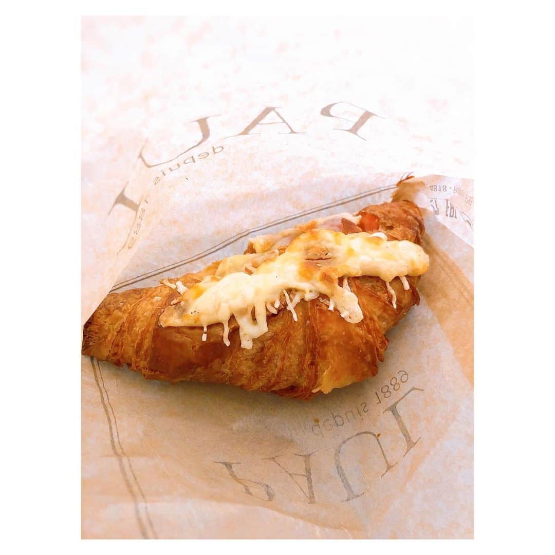 理絵さんのインスタグラム写真 - (理絵Instagram)「こっちも美味しかった😋  #paul #ポール #クロワッサン #パン #pane #brioche #croissant #croissant #tokyo #japan」1月28日 13時42分 - ____rie____
