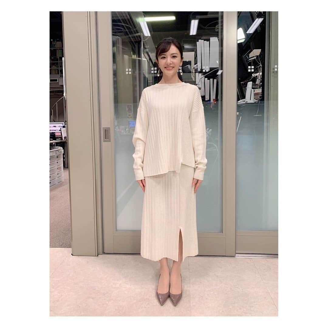 小菅晴香さんのインスタグラム写真 - (小菅晴香Instagram)「・﻿ 最近の衣装👗﻿ まずは私服でもよく着ている﻿ @tonal_official さんのもの🌷﻿ ﻿ リボンが可愛いお花柄のワンピと﻿ ゆったりしたニットのセットアップ🧵﻿ ﻿ セットアップはおうちじかんにも良さそう🌼﻿ ﻿ さて…今週も残り一日！！！﻿ がんばりましょう✊🏻﻿ ﻿ ﻿ #oha4newslive #oha4 #おはよん #衣装 #tonal #セントフォース」1月28日 13時36分 - haruka.kosuge