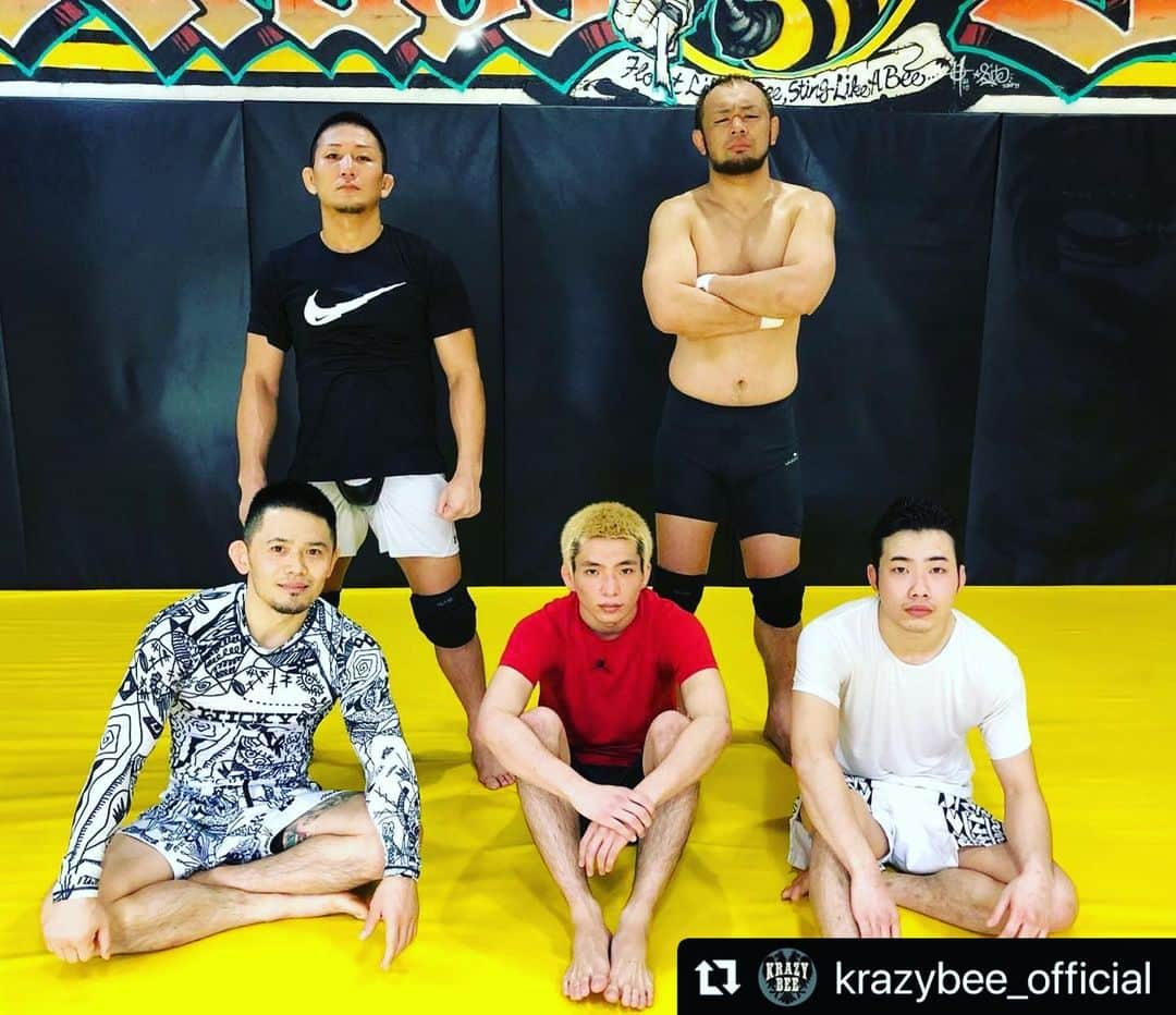 西浦聡生さんのインスタグラム写真 - (西浦聡生Instagram)「いつものやつ🐝  #mma #プロ練 #Repost @krazybee_official with @make_repost ・・・ . 今日のプロ練🐝  #ysa #krazybee」1月28日 13時40分 - wicky_nishiura