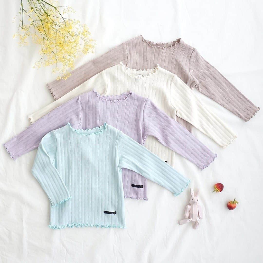かわいいベビー服・子供服Babychuさんのインスタグラム写真 - (かわいいベビー服・子供服BabychuInstagram)「【女の子の新作トップス大集合🌼ブルマにも似合うよ😍】 . 新作早くも完売サイズがぞくぞく😽 今年はネットでお買い物する人が多くなってるから、オンシーズンまでに売りきれちゃう‼️ 可愛いアイテムは早くGETしておかなきゃ🙋‍♀️ . 大人気の女の子トップス、今すぐチェックしてね👧💕 . 🌟さらにおトク情報🎉 会員さま、新作アイテムGETにはクーポン使ってね😚 . 👛５％OFFクーポン 「春の新作キャンペーン」のアイコンがついたアイテムを含む、3,000円（税抜）以上のお買い物で利用可★ . コードの入力は不要🙋‍♀️ 購入時、クーポン選択欄で「会員様限定☆春の新作キャンペーン」のクーポンを選択してね💕 . クーポン期限は、1月31日（日）23:29まで‼️ . 期間中、何度でも利用OK👍 . 春の新作アイテムを💖おトクにGETできるチャンスはコレしかない🙋‍♀️ . 今から会員になってくれる方も大歓迎👏 . ぜひぜひ、キャンペーン中に😚 お買い物を楽しんでね❤️ . . プロフィール欄のURLから、べびちゅHPへGO 上部バナーから、春の新作をチェック！ . 紹介アイテム品番：wl-n24403 . #新作 #春の新作 #newarrivals #チュニック #コットンレース #べびちゅ #babychu #ig_kidsphoto #ig_babyphoto #かわいい #子供服 #ベビー服 #親バカ部 #女の子 #娘 #赤ちゃん #ベビーコーデ #キッズコーデ #ベビーファッション #キッズファッション #出産祝い #baby #babychujp #stayhome #おうち時間 #べびちゅstylingcollection」1月28日 13時42分 - babychu2014