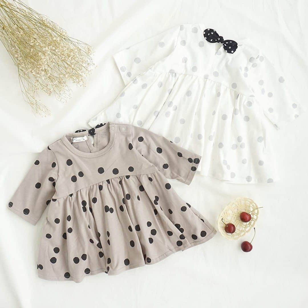 かわいいベビー服・子供服Babychuさんのインスタグラム写真 - (かわいいベビー服・子供服BabychuInstagram)「【女の子の新作トップス大集合🌼ブルマにも似合うよ😍】 . 新作早くも完売サイズがぞくぞく😽 今年はネットでお買い物する人が多くなってるから、オンシーズンまでに売りきれちゃう‼️ 可愛いアイテムは早くGETしておかなきゃ🙋‍♀️ . 大人気の女の子トップス、今すぐチェックしてね👧💕 . 🌟さらにおトク情報🎉 会員さま、新作アイテムGETにはクーポン使ってね😚 . 👛５％OFFクーポン 「春の新作キャンペーン」のアイコンがついたアイテムを含む、3,000円（税抜）以上のお買い物で利用可★ . コードの入力は不要🙋‍♀️ 購入時、クーポン選択欄で「会員様限定☆春の新作キャンペーン」のクーポンを選択してね💕 . クーポン期限は、1月31日（日）23:29まで‼️ . 期間中、何度でも利用OK👍 . 春の新作アイテムを💖おトクにGETできるチャンスはコレしかない🙋‍♀️ . 今から会員になってくれる方も大歓迎👏 . ぜひぜひ、キャンペーン中に😚 お買い物を楽しんでね❤️ . . プロフィール欄のURLから、べびちゅHPへGO 上部バナーから、春の新作をチェック！ . 紹介アイテム品番：wl-n24403 . #新作 #春の新作 #newarrivals #チュニック #コットンレース #べびちゅ #babychu #ig_kidsphoto #ig_babyphoto #かわいい #子供服 #ベビー服 #親バカ部 #女の子 #娘 #赤ちゃん #ベビーコーデ #キッズコーデ #ベビーファッション #キッズファッション #出産祝い #baby #babychujp #stayhome #おうち時間 #べびちゅstylingcollection」1月28日 13時42分 - babychu2014